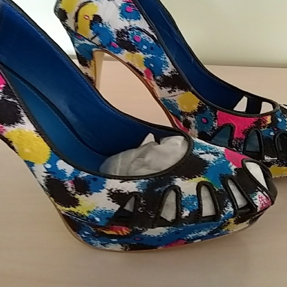 Shoes - Picture 2 of 5